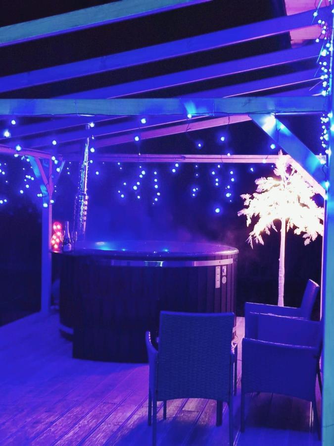Diamenty Baltyku Domki Wakacyjne Balia Z Jacuzzi Mielenko Exterior foto