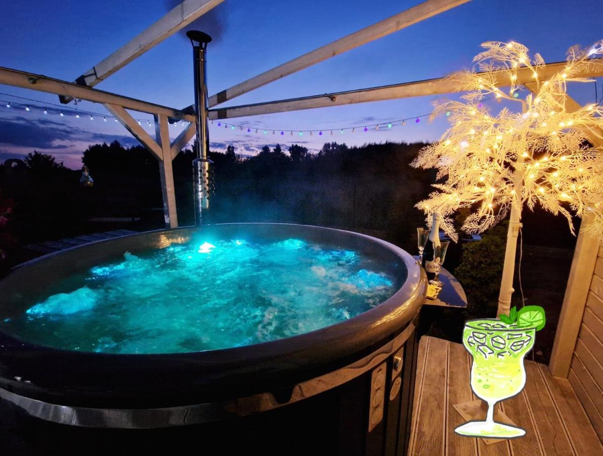 Diamenty Baltyku Domki Wakacyjne Balia Z Jacuzzi Mielenko Exterior foto